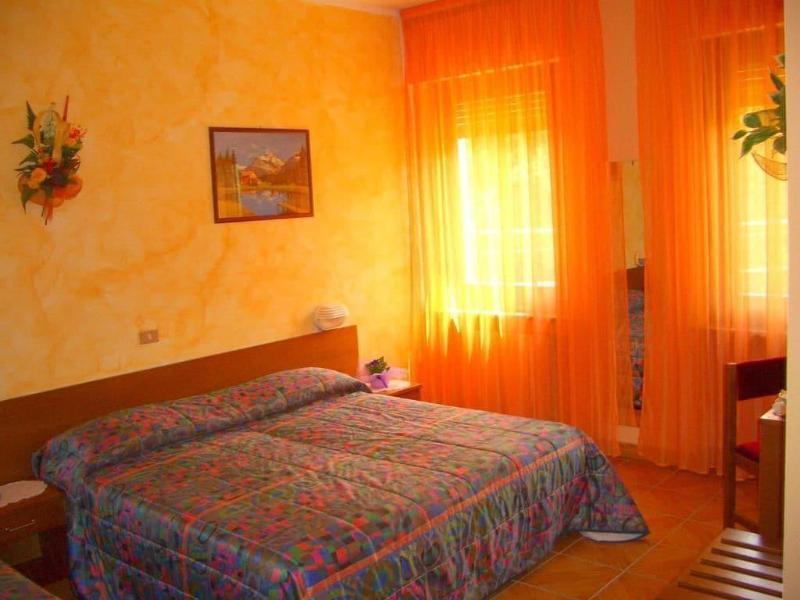Hotel Sarre エクステリア 写真