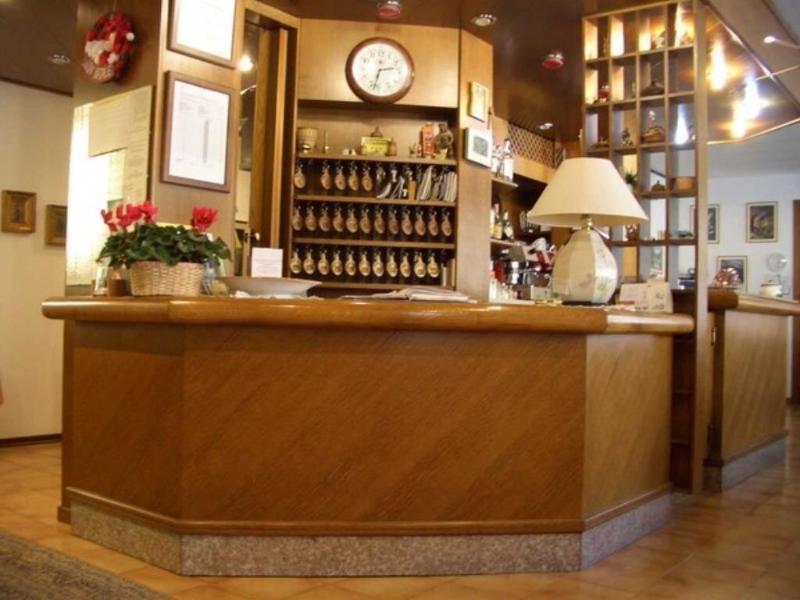 Hotel Sarre エクステリア 写真