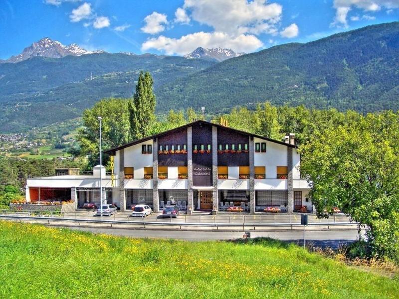 Hotel Sarre エクステリア 写真