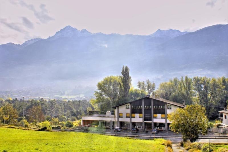 Hotel Sarre エクステリア 写真