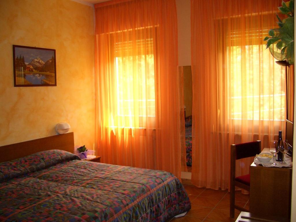 Hotel Sarre エクステリア 写真