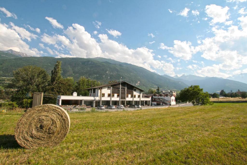 Hotel Sarre エクステリア 写真
