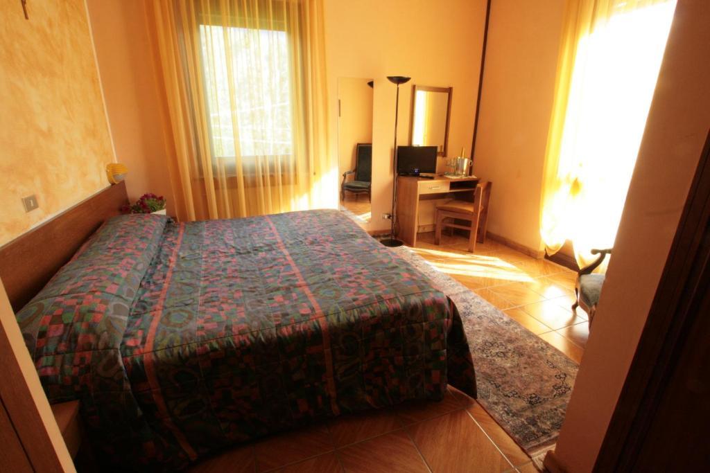 Hotel Sarre 部屋 写真