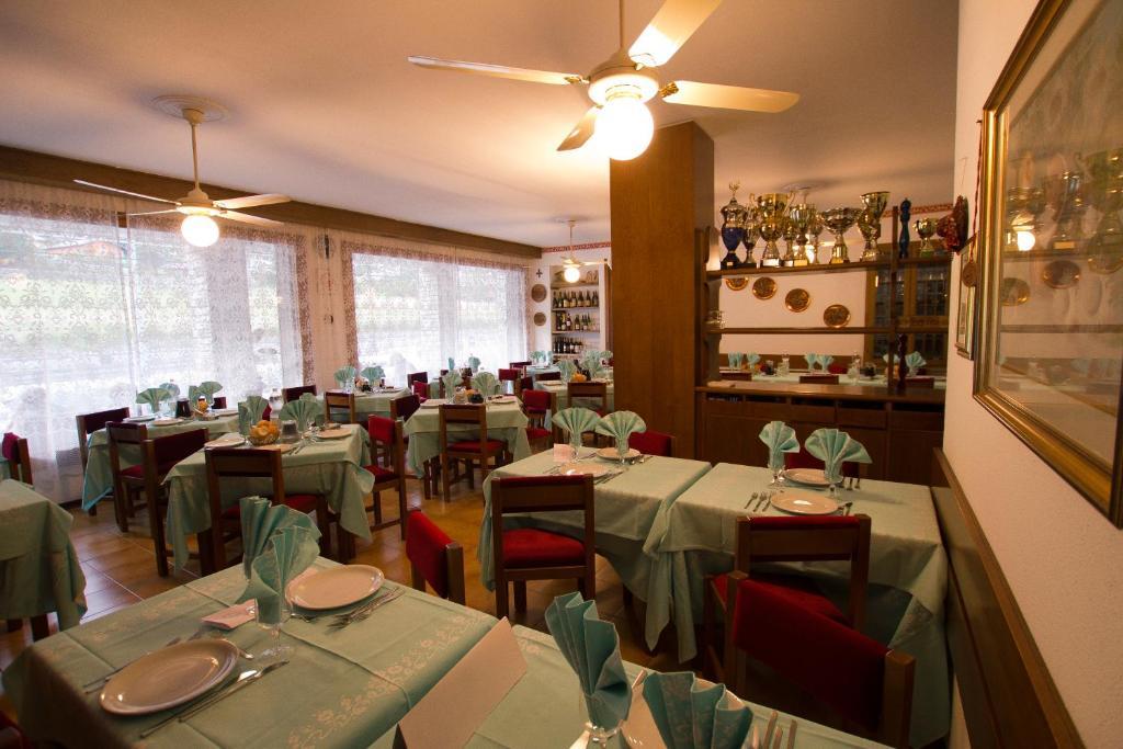 Hotel Sarre エクステリア 写真