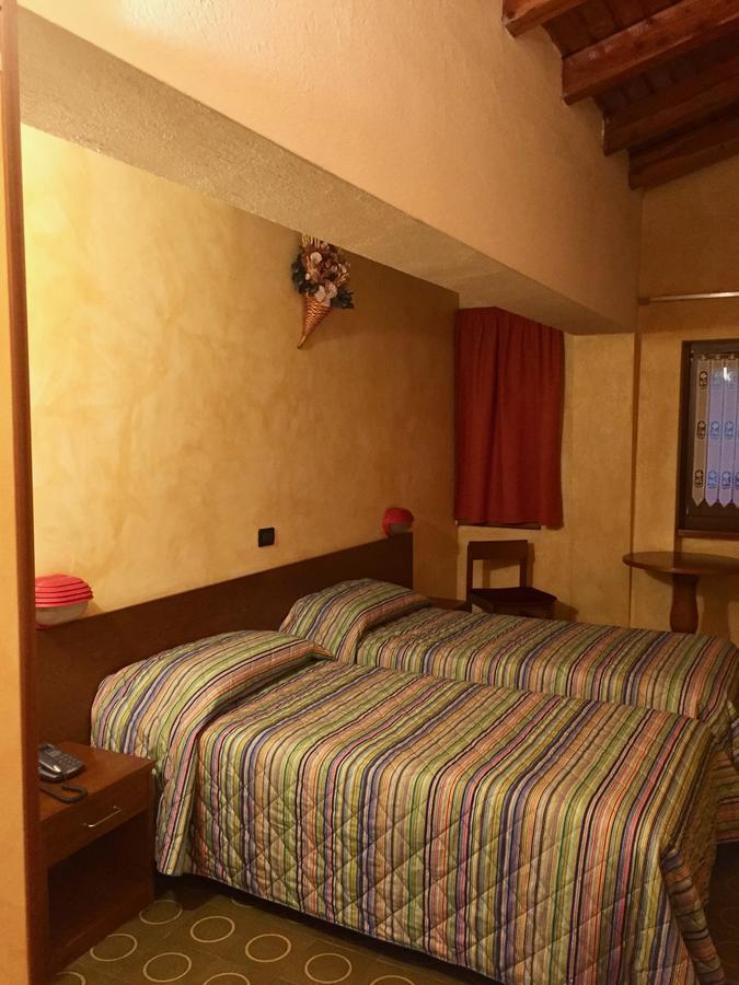 Hotel Sarre エクステリア 写真
